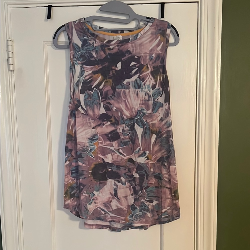 C9 by Champion Floral Sleeveless Activewear Top